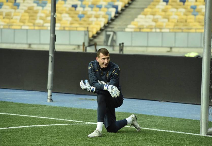 Ризнык заменит Лунина в заявке сборной Украины на октябрьськие матчи