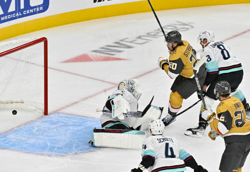 НХЛ: Вегас обыграл Сиэтл на старте сезона, победы Чикаго и Тампы НХЛ: Вегас обыграл Сиэтл на старте сезона, победы Чикаго и Тампы