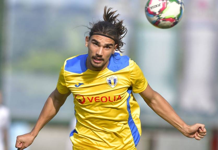 Динамо может возобновить интерес к защитнику румынского клуба - источник