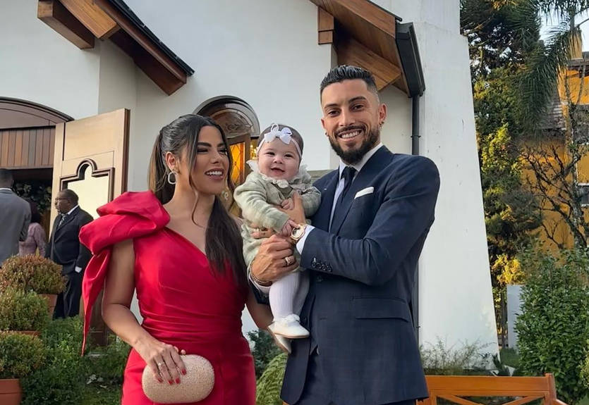 Бывший футболист Манчестер Юнайтед женился, устроив милую церемонию на Мальдивах