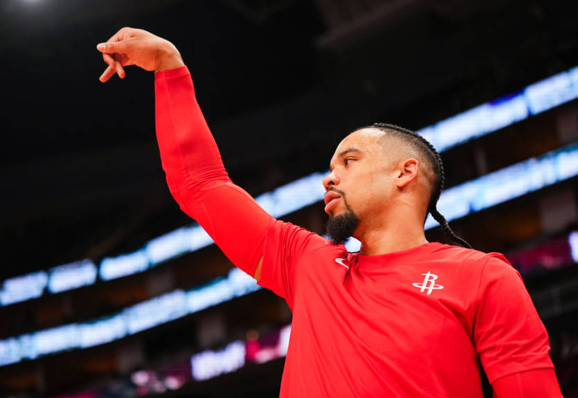 Скандальний новачок Х'юстона був вилучений з матчу за удар у пах суперника