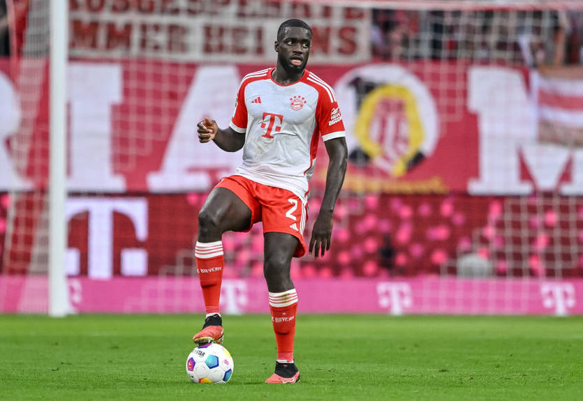 Основной защитник Баварии выбыл почти на месяц из-за травмы