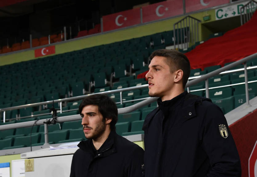 Двох гравців збірної Італії підозрюють у незаконних ставках Двох гравців збірної Італії підозрюють у незаконних ставках