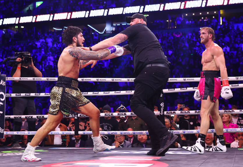 Логан Пол здобув перемогу у скандальному поєдинку, який завершився масовою бійкою