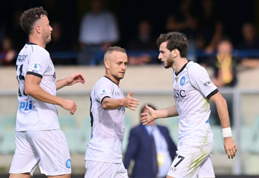 Дубль Кварацхелии принес Наполи победу над Вероной