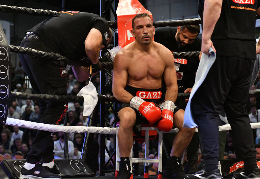 Экс-чемпион мира завершил карьеру, добыв еще один пояс в прощальном бою