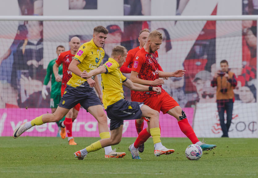 Рух разгромно обыграл Верес и поднялся на третью строчку