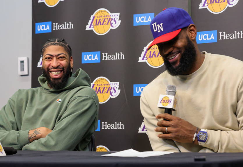 ЛеБрон вважає Девіса "одним із найкращих" бігменів в історії Лейкерс