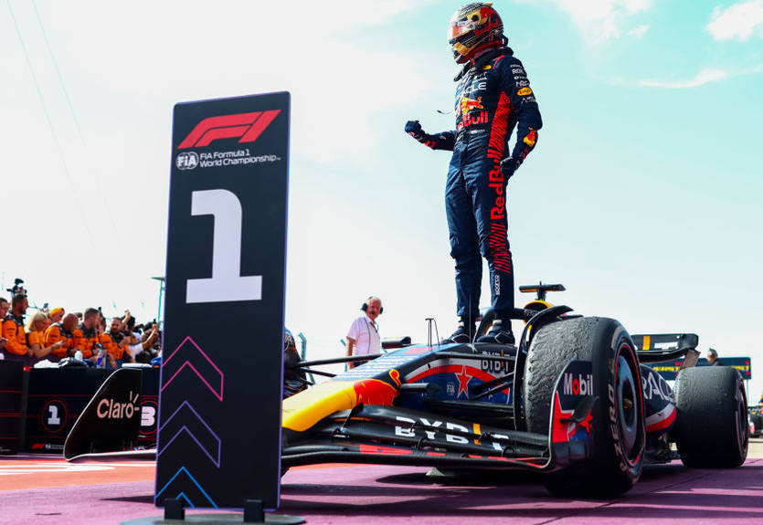 Ферстаппен, несмотря на проблемы, воспользовался ошибками соперников и выиграл Гран-при США