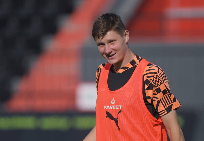 Срна потролив Бондаренка на презентації нового головного тренера Шахтаря