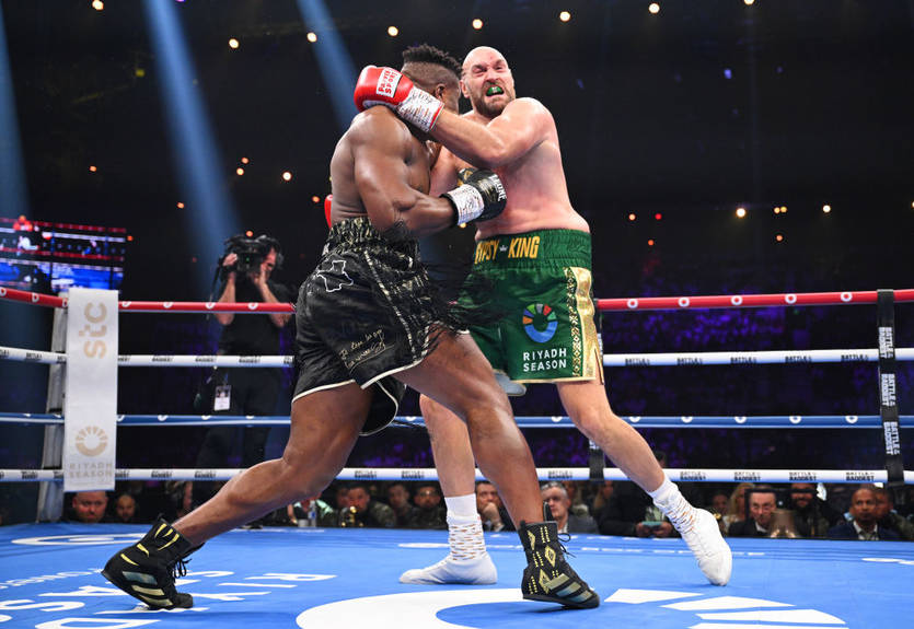 Фьюри позорно победил Нганну раздельным решением судей!