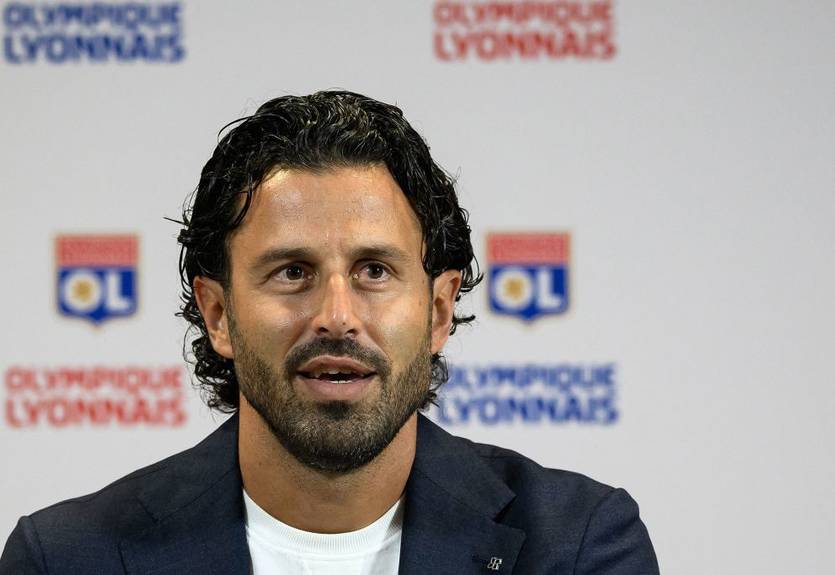 Тренер Ліона показав, який він має вигляд після нападу фанатів Марселя