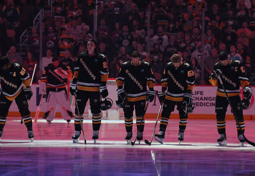 Піттсбург вивчає варіанти захисту шиї для гравців після смерті Адама Джонсона