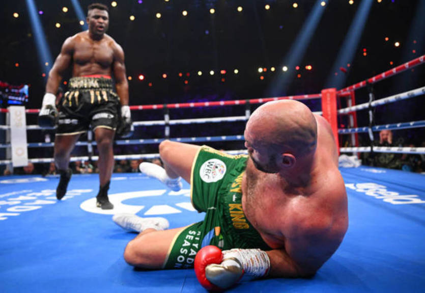 "Бой с Усиком ничего не значит": Рой Джонс призвал Фьюри провести реванш с Нганну