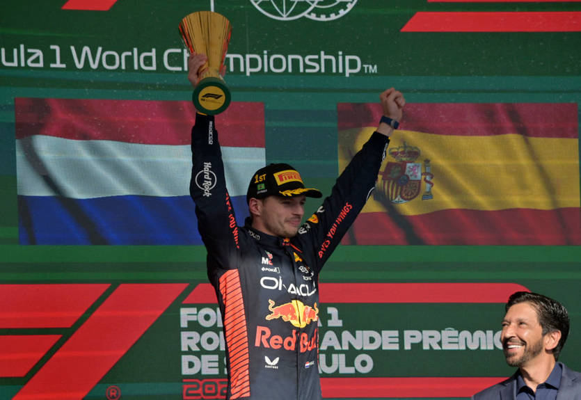 Ферстаппен выиграл Гран-при Бразилии, Алонсо и Перес провели горячую борьбу за третье место