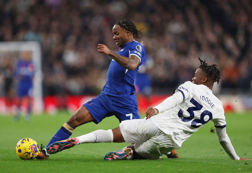 Тоттенхэм вдевятером уступил на своем поле Челси с Мудриком