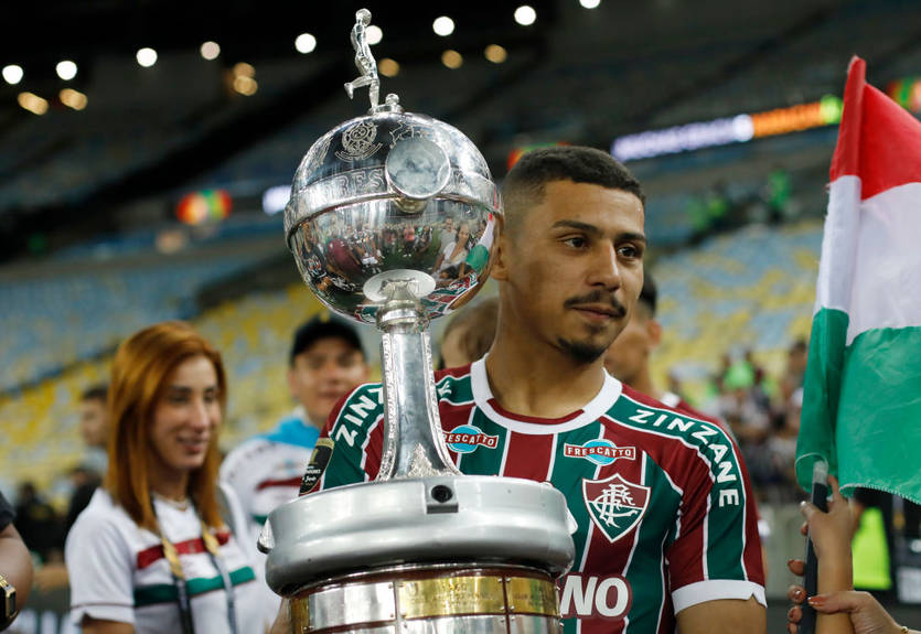 Аутсайдер АПЛ може відвести перспективного хавбека з-під носа у грандів