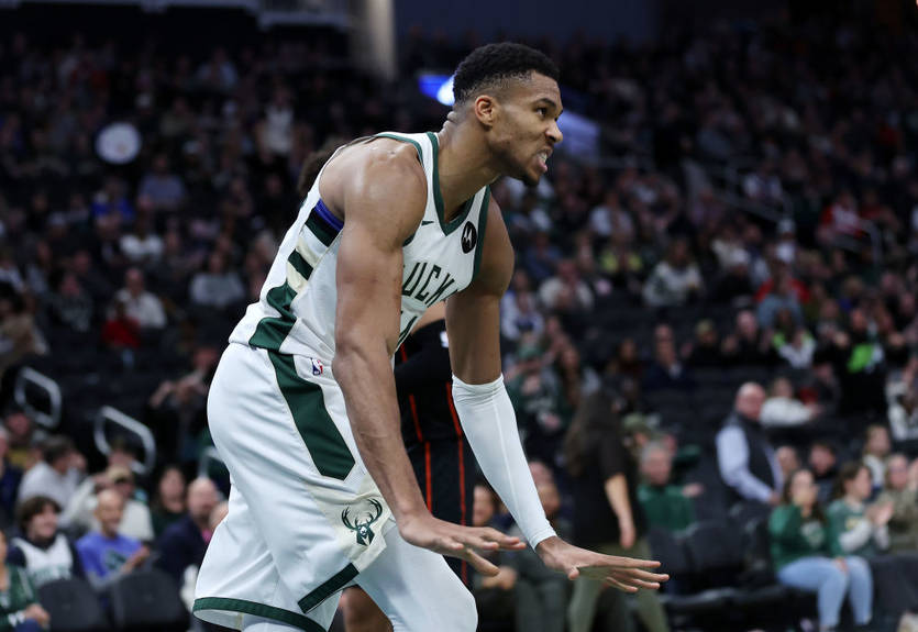 Янніс був вилучений з майданчика за жест, який зазвичай ні до чого не призводить