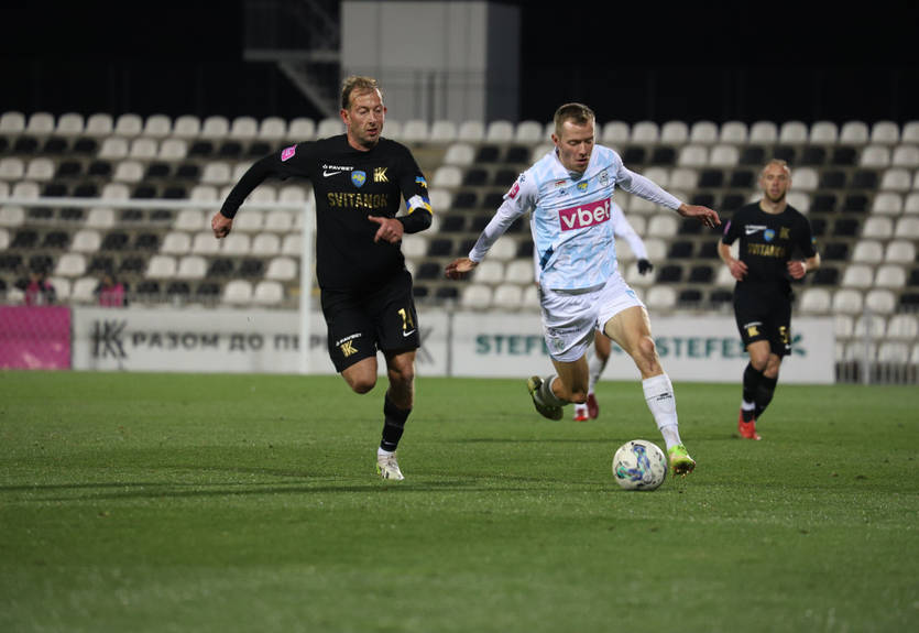 Колос уверенно разобрался с Минаем, который полматча играл вдесятером