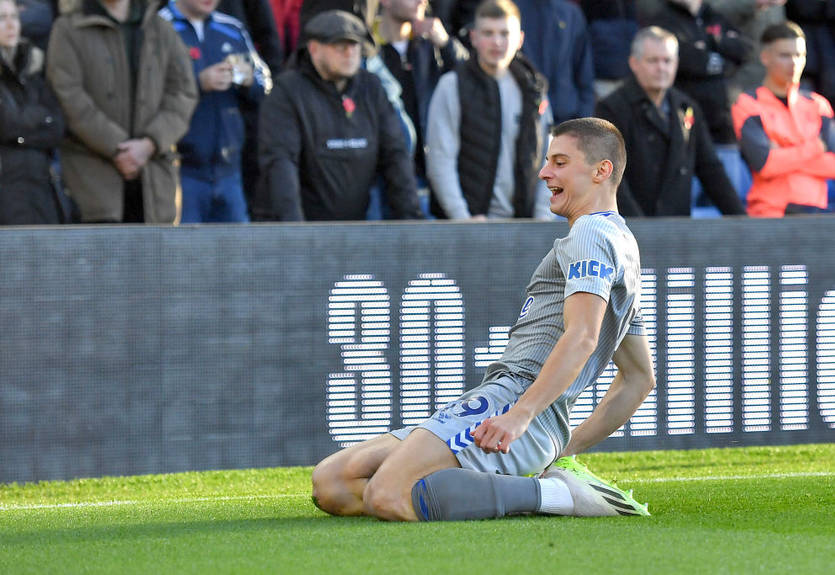 Забитый мяч Миколенко помог Эвертону обыграть Кристал Пэлас в "голевой перестрелке"