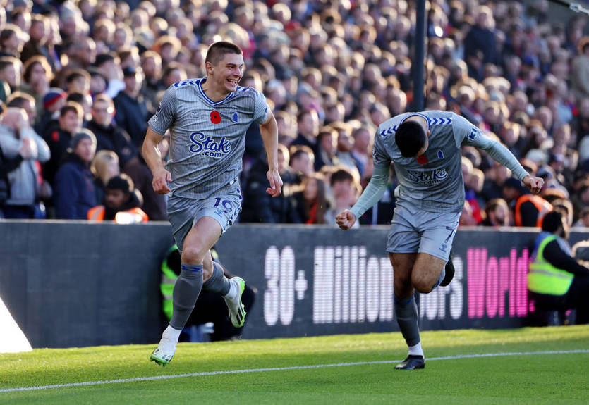 Болельщики Эвертона признали Миколенко лучшим в матче против Кристал Пэлас