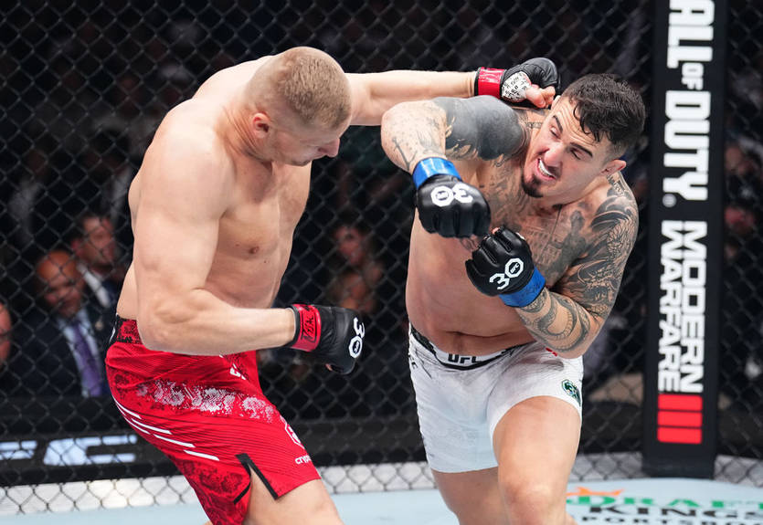 Аспіналл нокаутував росіянина, ставши тимчасовим чемпіоном UFC у важкій вазі