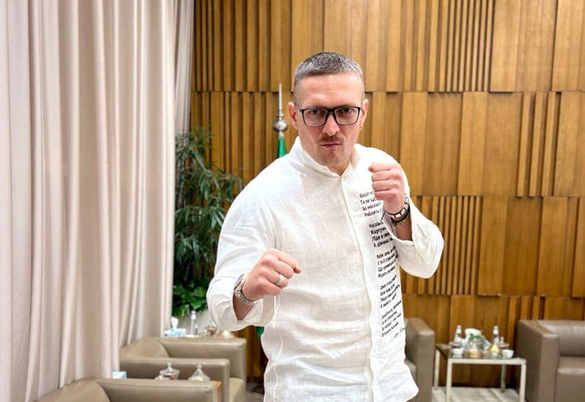 "Це мій пояс": Усик підняв чемпіонський титул WBC "Це мій пояс": Усик підняв чемпіонський титул WBC