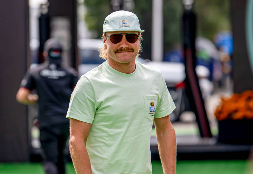 Пілот Формули-1 випустив календар зі своїми фото в жанрі ню