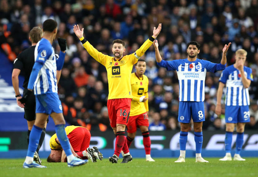 В футболе могут изменить правила, чтобы защитить судей от оскорблений игроков