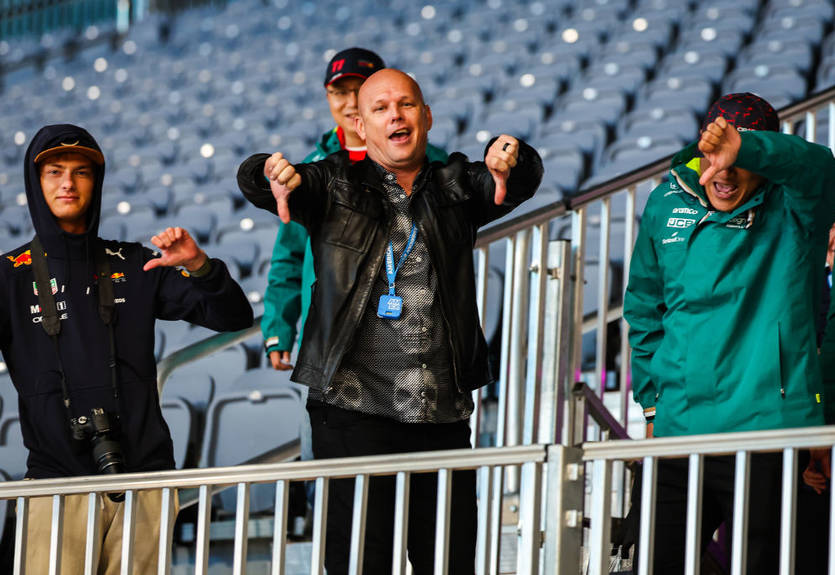 Організатори Гран-прі Лас-Вегаса вигнали фанатів із трибун до старту другої практики