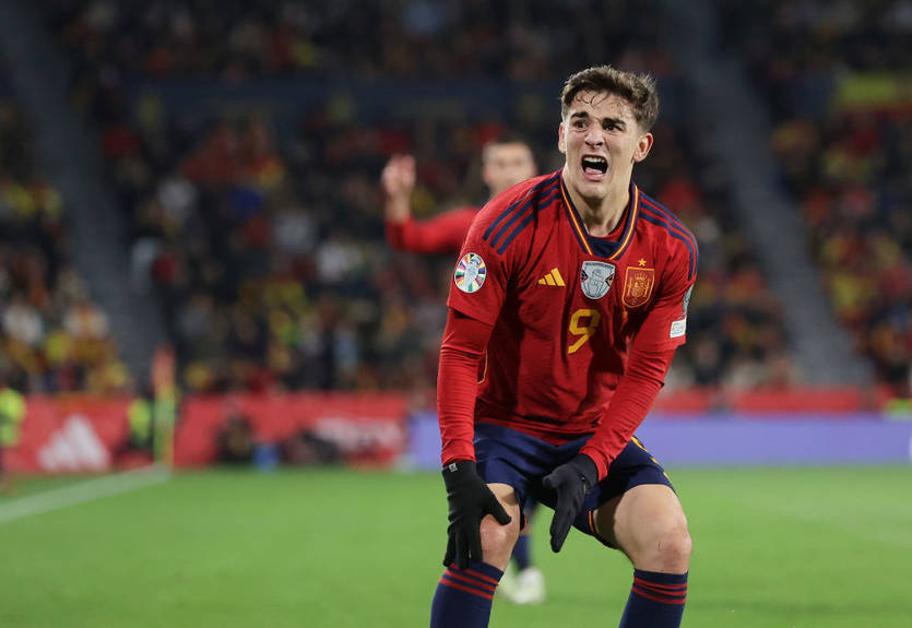 Тепло зустріли: гравці Барселони зворушливо підтримали Гаві після моторошної травми