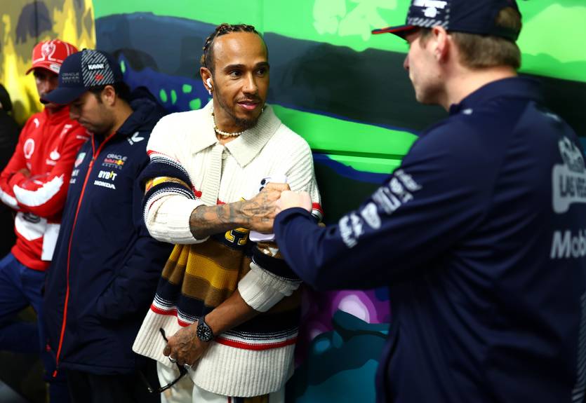 Команда НФЛ, совладельцем которой является Хэмилтон, использует кодовую фразу "Макс Ферстаппен"