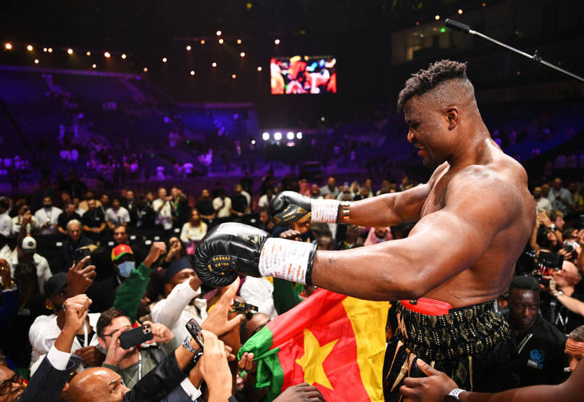 Президент WBC пояснив рішення включити Нганну в топ-10 рейтингу суперважковаговиків