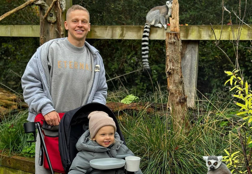 Тепла зустріч від доньки: Зінченко приїхав із подарунками після матчу збірної