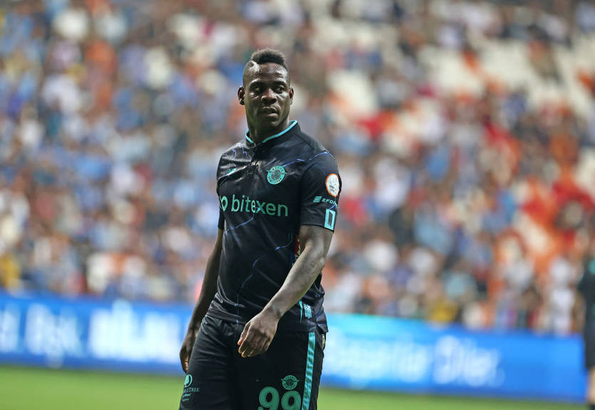 "В мире миллиарды проблем": Балотелли прокомментировал ДТП со своим участием