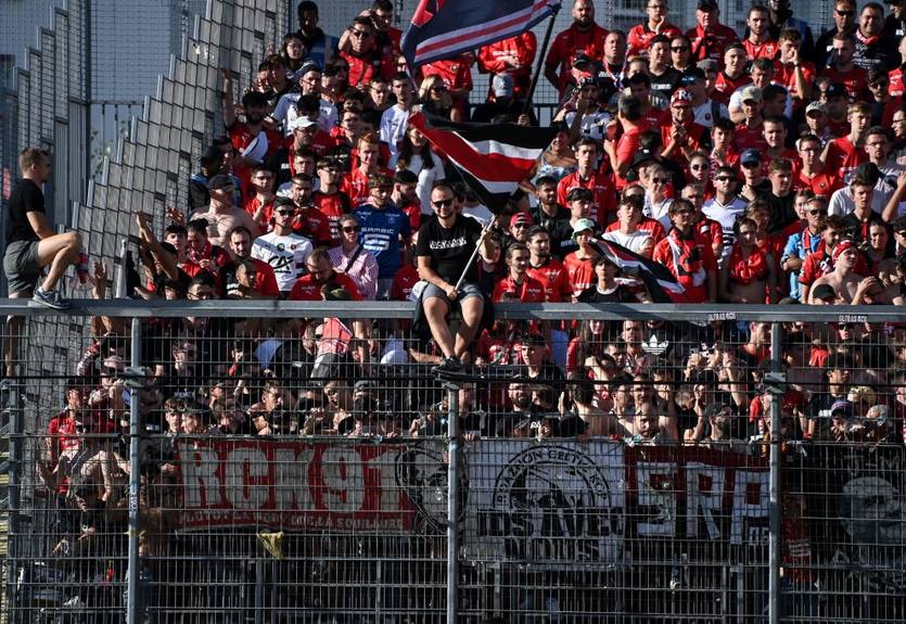 Автобус с болельщиками Бреста забросали камнями после матча с Монпелье