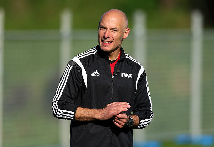 АПЛ намерена привлечь к суддейству экс-футболистов