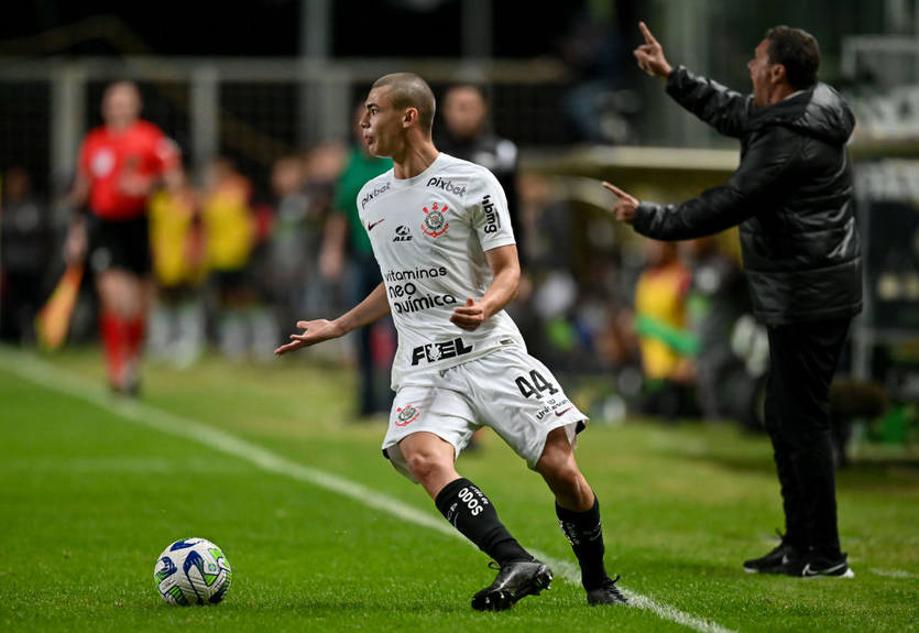 ПСЖ и Челси поборются за бразильского таланта