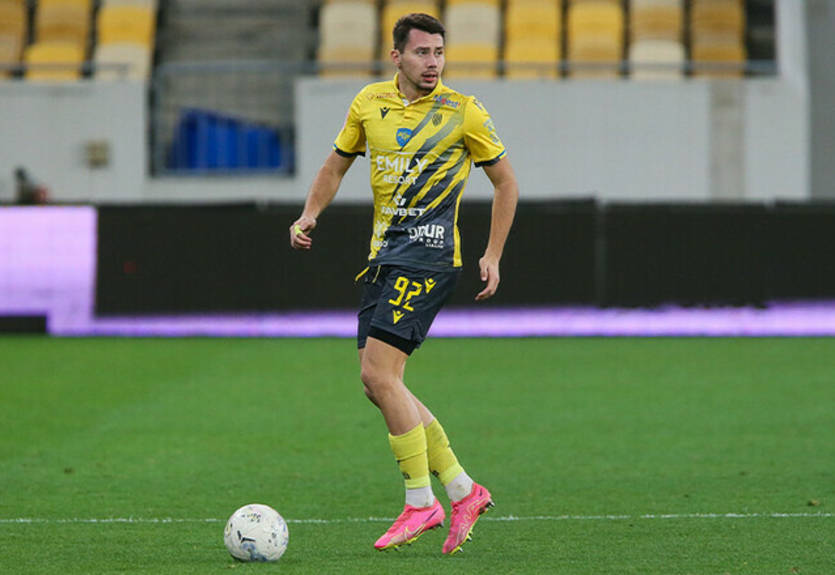 Талантливым игроком Руха интересуются три европейских клуба