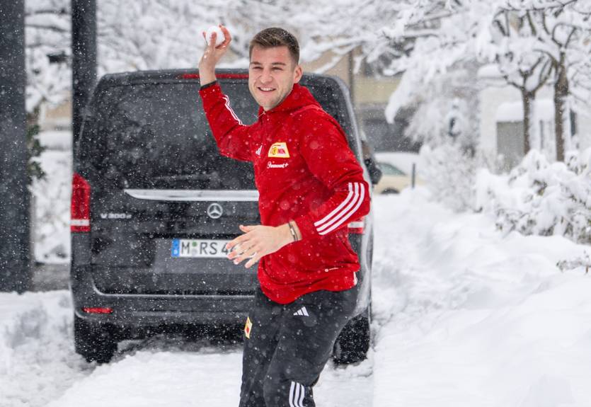 Унион провел снежный футбольный матч против Баварии, о котором знают не все