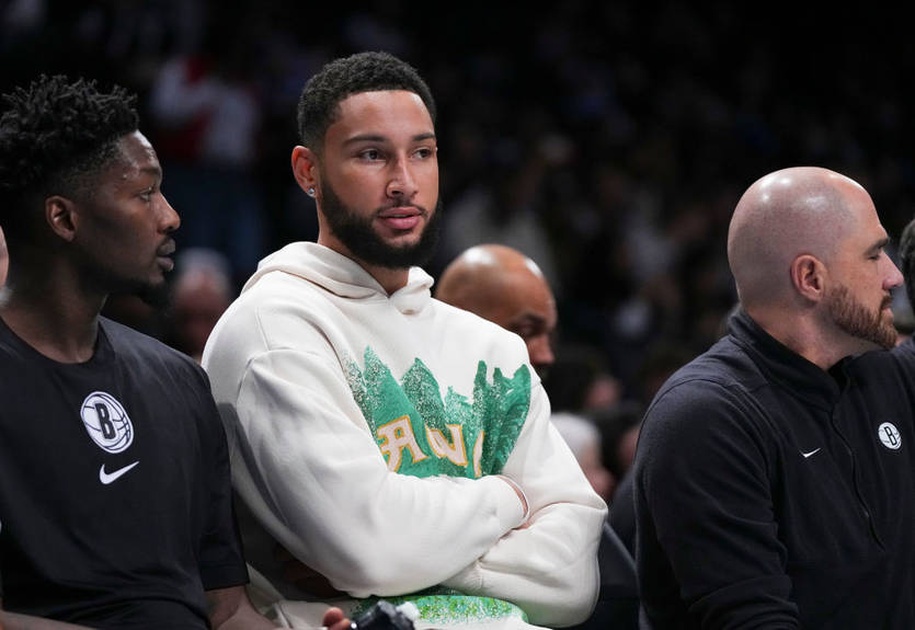 Сіммонсу зробили епідуральну ін'єкцію для вирішення його проблем зі спиною