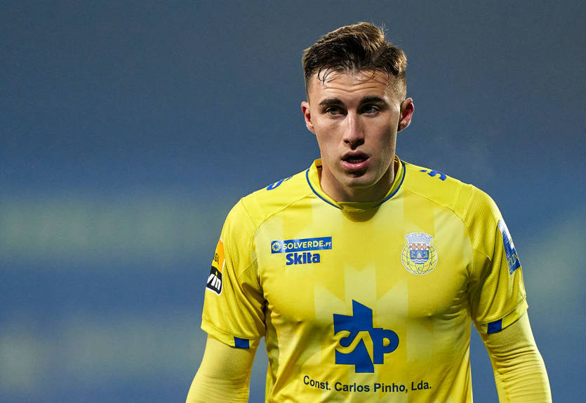 Шалений португальський арбітр вилучив українського захисника за прохання про заміну