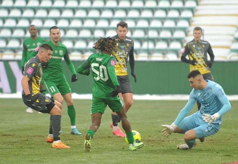 Ворскла ушла от поражения в матче с Рухом Ворскла ушла от поражения в матче с Рухом