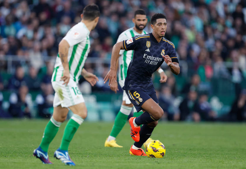 Красивый поступок: Беллингем осчастливил своей футболкой сразу несколько игроков Бетиса Красивый поступок: Беллингем осчастливил своей футболкой сразу несколько игроков Бетиса