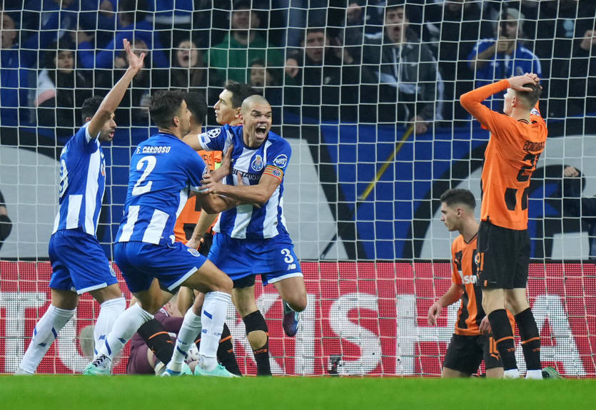 Шахтер отправился в Лигу Европы после поражения от Порту в матче с восьмью голами