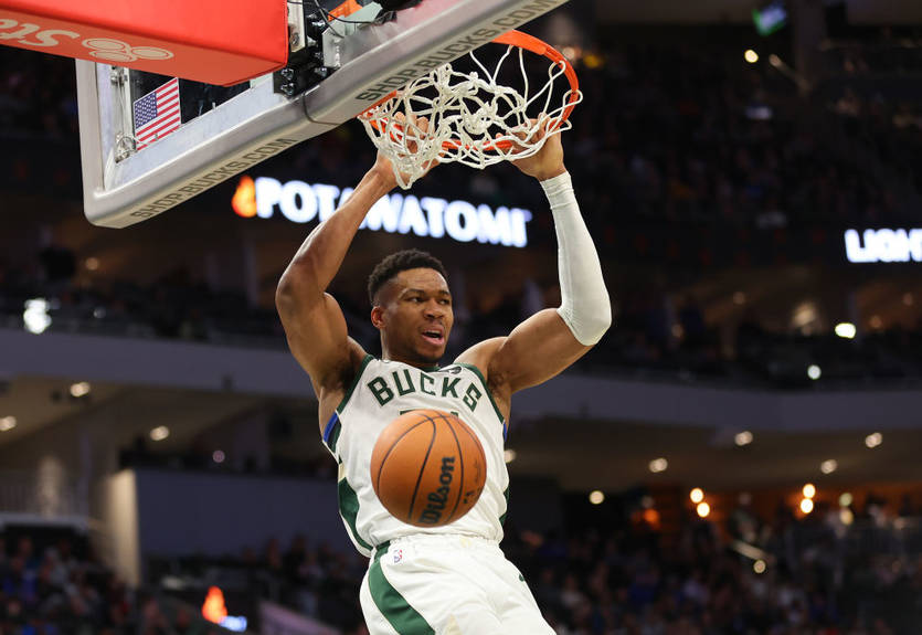 Яннис установил рекорд франшизы по набранным очкам и устроил скандал из-за мяча