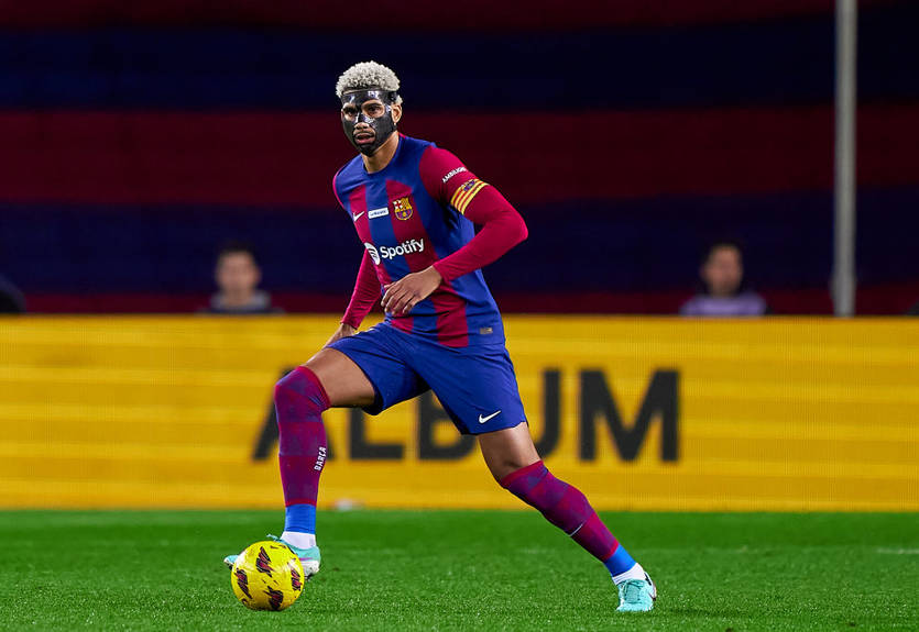 Никаких экспериментов: Хави запретили ставить Араухо на разные позиции