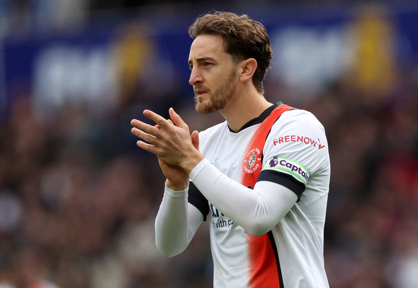 Став відомий стан капітана Лутона, який знепритомнів у матчі АПЛ