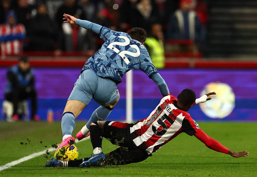 Брентфорд Ярмолюка упустил победу над Астон Виллой, оставшись в меньшинстве