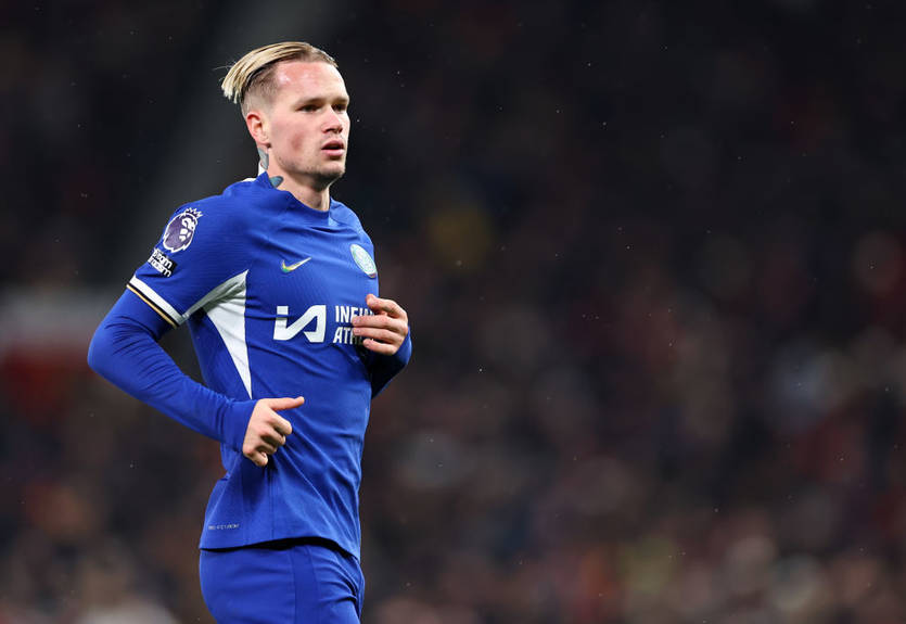 Коктейль и кот: Мудрик показал, как отпраздновал выход Челси в полуфинал Кубка лиги